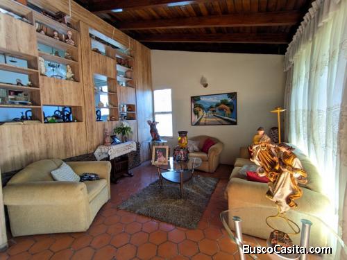 ESPECTACULAR CASA QUINTA EN LA URB. EL PIÑAL