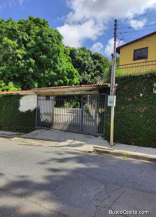 Casa de 2 niveles en Colinas de Guataparo 