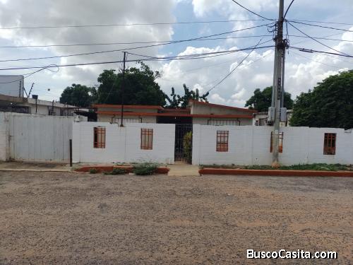 Venta de TERRENO ASEQUIBLE de 690 MTS 2, con casa para reconstrucción