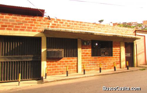 Vendo tres casas en Los Teques a 15 minutos caminando de Farmatodo