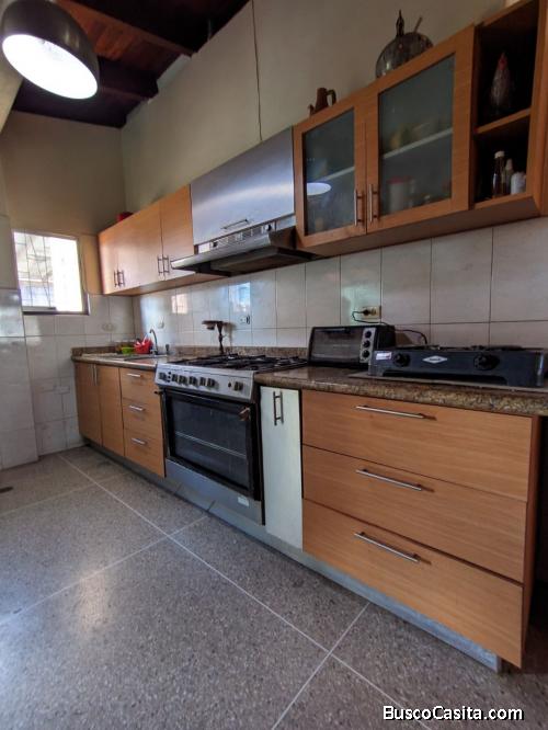 Vende  Espectacular Casa Quinta en la Urb. El Piñal  480m²