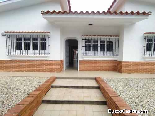 Casa-quinta en la Urb. Valles de Camoruco, Valencia. Cod: Prc-404