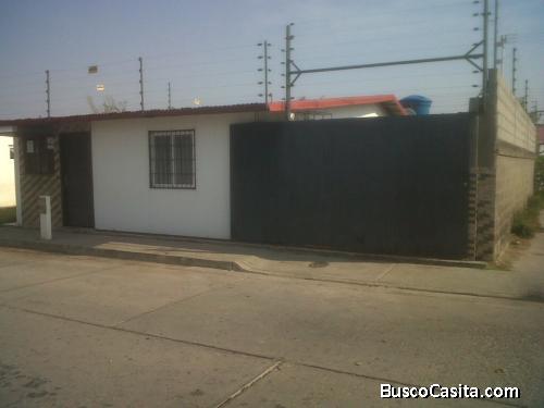 SE VENDE CASA CON TODO