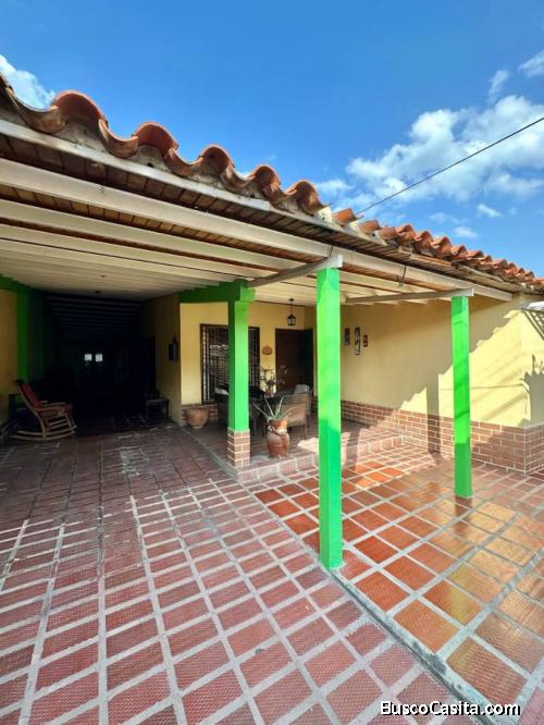 CASA AMOBLADA Y EQUIPADA EN URB VALLE HONDO