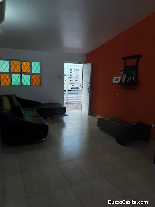CASA EN VENTA DE 2 NIVELES EN PATARATA