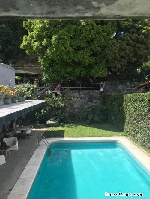 Vendo quinta con piscina en Colinas de Bello Monte 