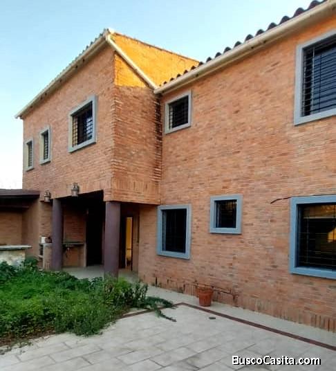 Casa-Quinta en Las 4 Avenidas en Venta