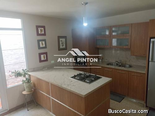 CONJUNTO CERRADO EN VENTA EN CIRCUNVALACION UNO MARACAIBO ZULIA MZAMBRANO API 6094