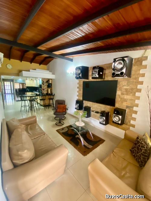 En venta Casa Urb Valle de Oro San Diego 