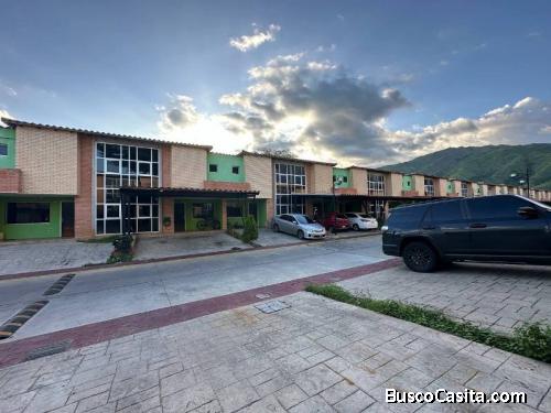 Se Vende Townhouse en el Conj. Res. Villas La Fontana. Cod: Prth-042