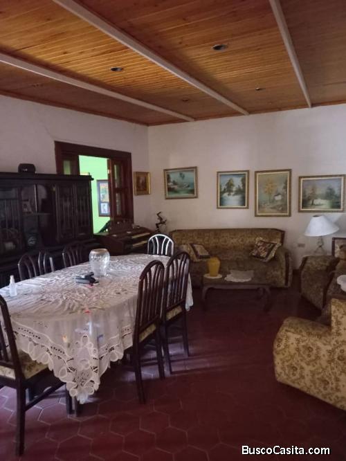 Casa para remodelar en la Carrera 25 al centro de Barquisimeto