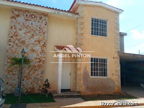 CONJUNTO CERRADO EN VENTA LAGO MAR BEACH MARACAIBO MZAMBRANO API 4604