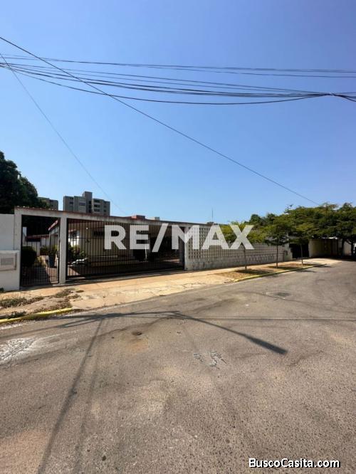 Casa En Venta Urb. La Estrella. Remax Millenium