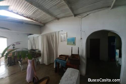 Casa con terreno para desarrollo comercial en venta, ubicada en Nueva Segovia, este de Barquisimeto