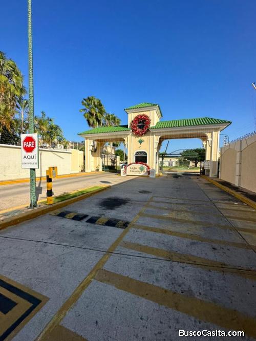 Casa en Venta. Villa Lago Country II Av. Fuerzas Armadas. Remax Millenium