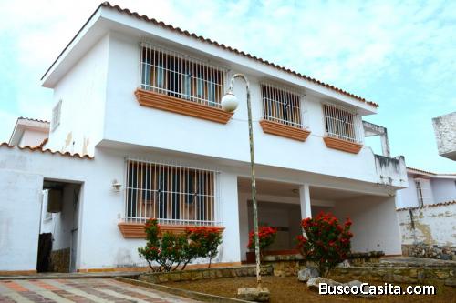 Edna Uzcategui VENDE CASA EN LA VIÑA ALTA PARA REMODELAR
