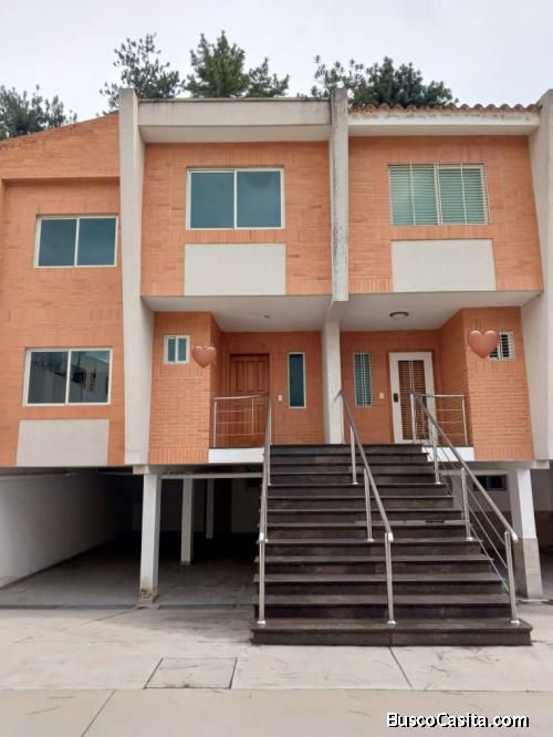 Edna Uzcategui VENDE  TOWNHOUSE  CONJUNTO RESIDENCIAL DORAL PARK. Urbanizacion Mañongo Nag