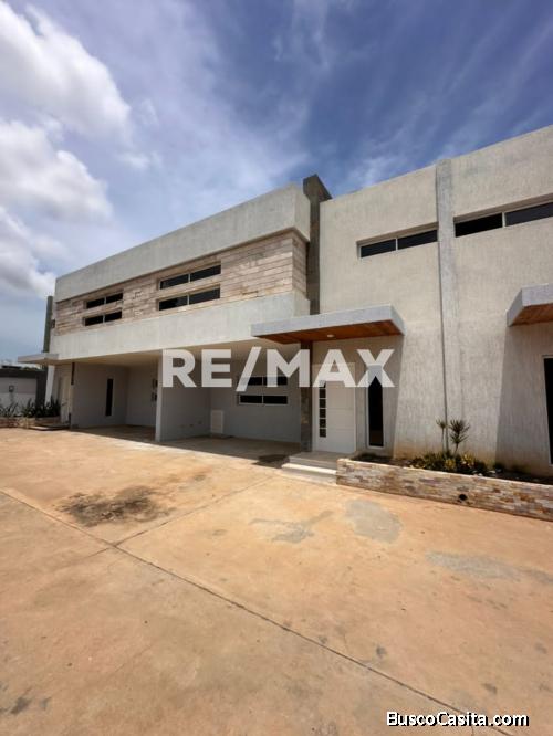 Townhouse En Venta Villa Isabel. Remax Millenium