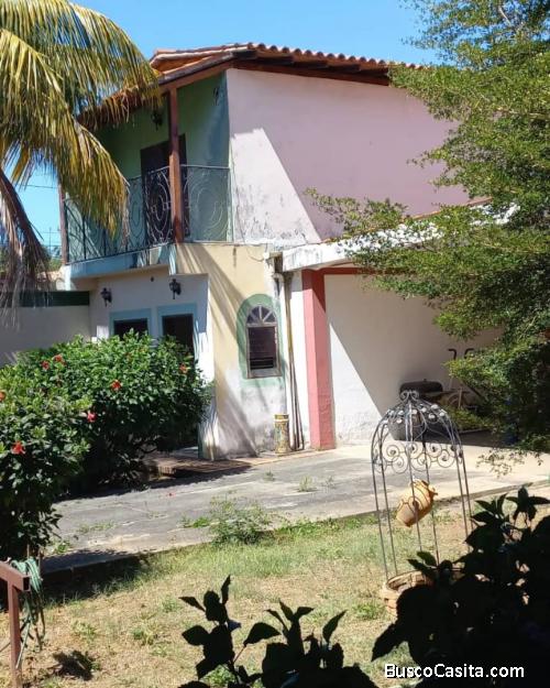 Quinta con 990mts de terreno en Los Horcones, Barquisimeto