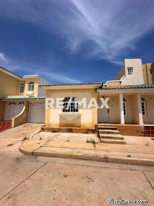 Townhouse En Venta Lago Country II. Remax Millenium