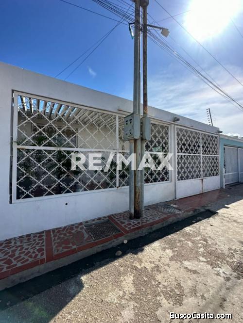 Casa En Venta Urb. La Picola. Remax Millenium
