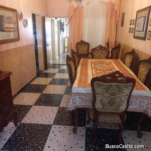 Casa en zona comercial y residencial en el centro de Acarigua 