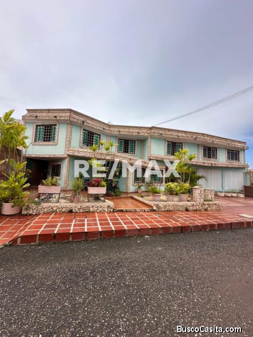 Townhouse en Venta. Villa Santa Fé III. Remax Millenium