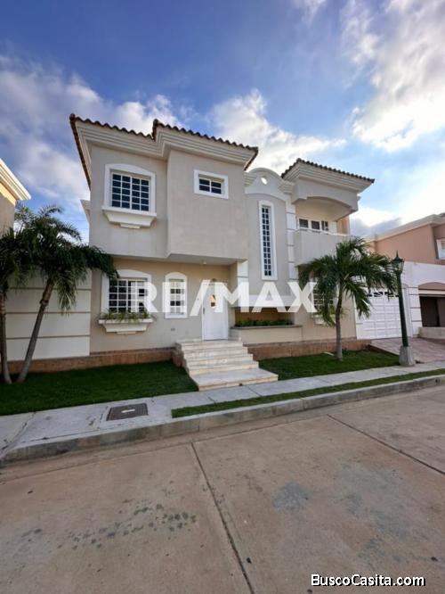 Townhouse en Alquiler. Villa Palma Dorada. Remax Millenium