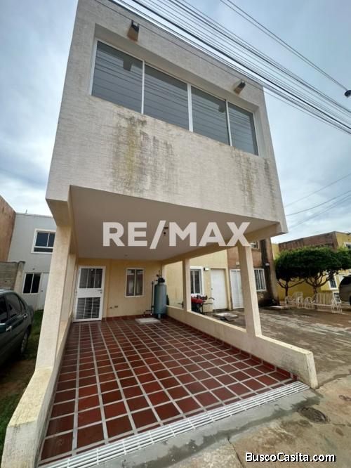 TownHouse CaminoLagunita III. Remax Millenium.