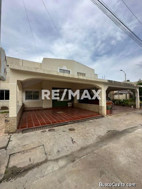 Townhouse En Terrazas Del Lago. Remax Millenium