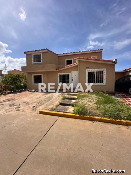 Townhouse En Res. Alto Prado. Remax Millenium