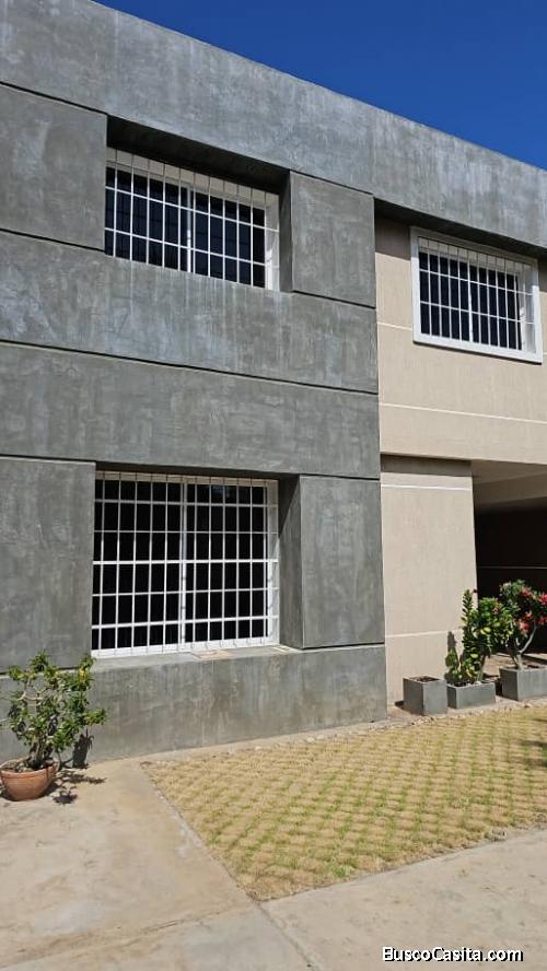 REALTYPLUS PLATINIUM  Vende Casa a una cuadra de Santa Rita, calle abierta.