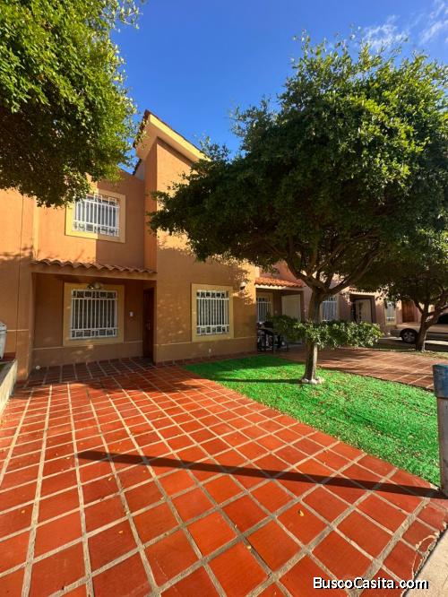 Townhouse En Villa Punta Araya. Remax Millenium