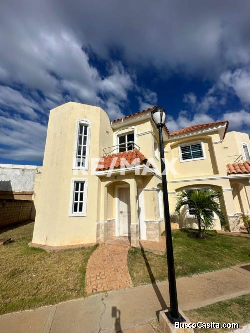 Casa en Venta VillaCosta Dorada.{Remax Millenium}