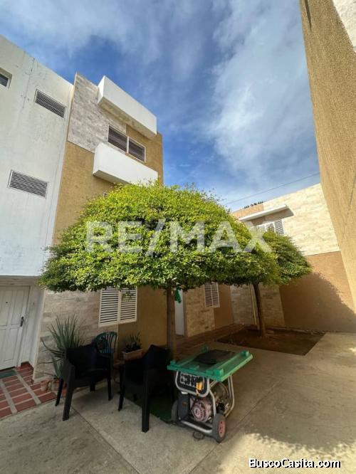 Townhouse en Venta Resid. Las Islas. Remax Millenium