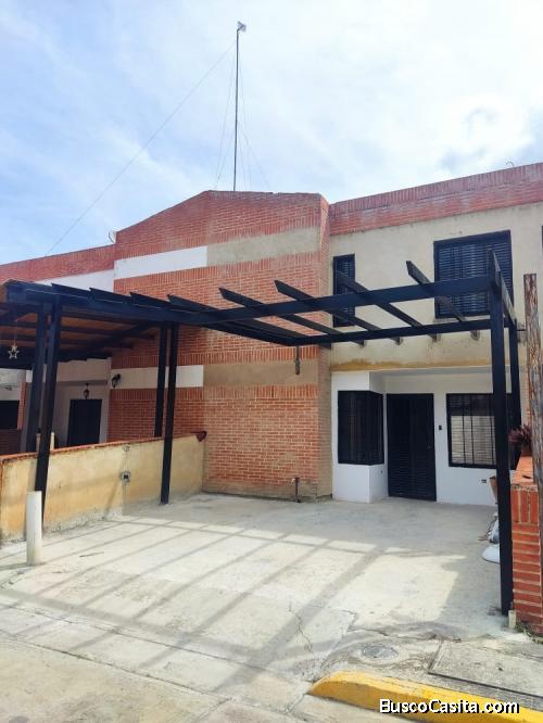 SE VENDE TOWN HOUSE EN CONJUNTO RES. MANANTIAL DORADO - Imperium Realty +58 412-383-7839