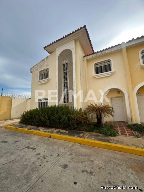 Townhouse en Venta. Villa Croacia Sect. Milagro Norte Remax Millenium