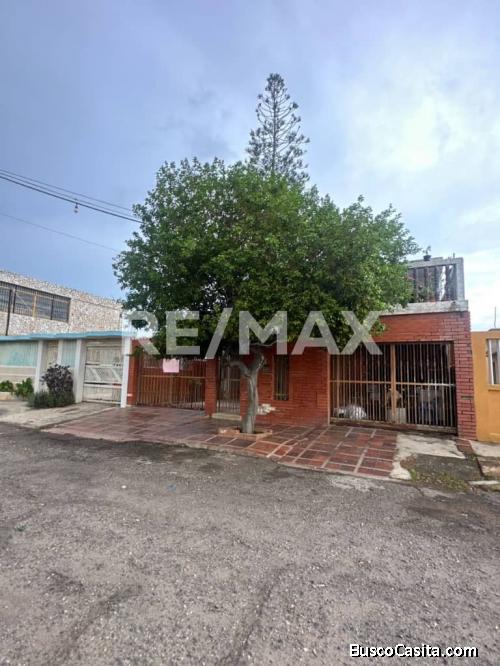 Casa Comercial en Venta Sector 18 de Octubre. Remax MMillenium