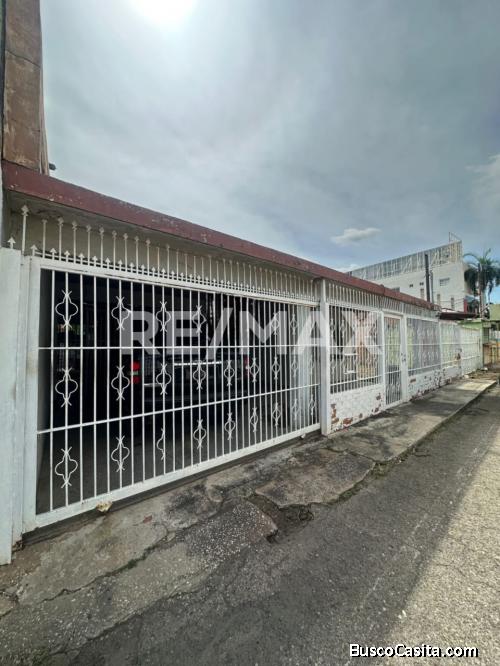 Casa Comercial con Terreno en Venta Sector Nueva Vía, Remax Millenium
