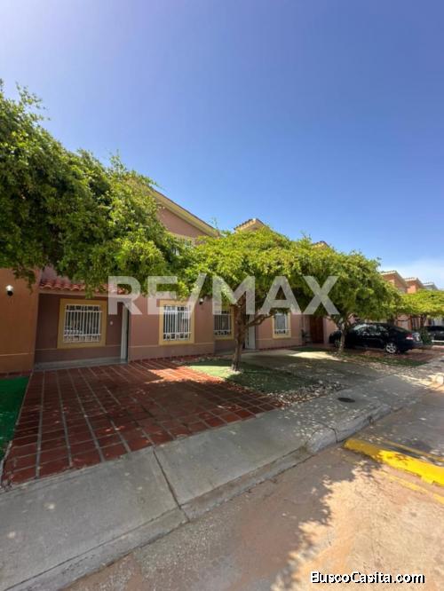 Townhouse en Venta. Villa Punta Araya. Remax Millenium