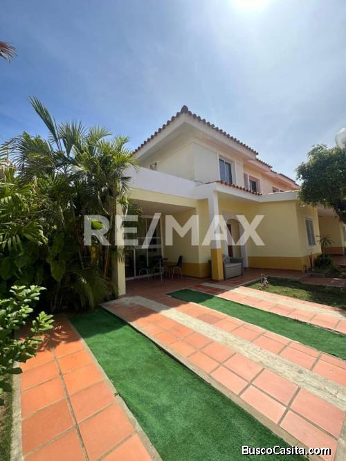 Townhouse en Alquiler Villa Caribean, Remax Millenium