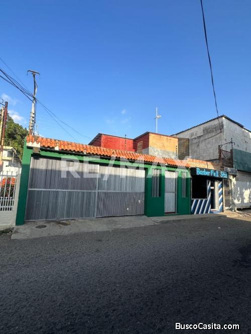  Casa con Local Comercial en Venta Av. La Limpia, Remax Millenium