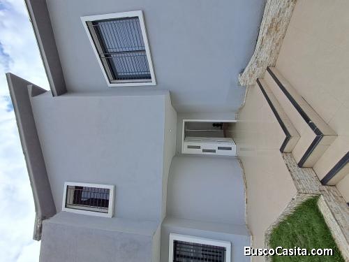 Casa de 3 niveles en El Parral – Lujo, amplitud y confort total