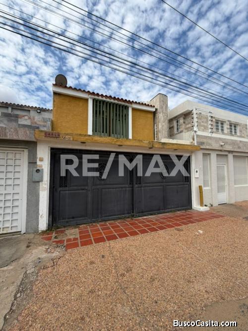 Townhouse Sect. El Pilar, Remax Milenium