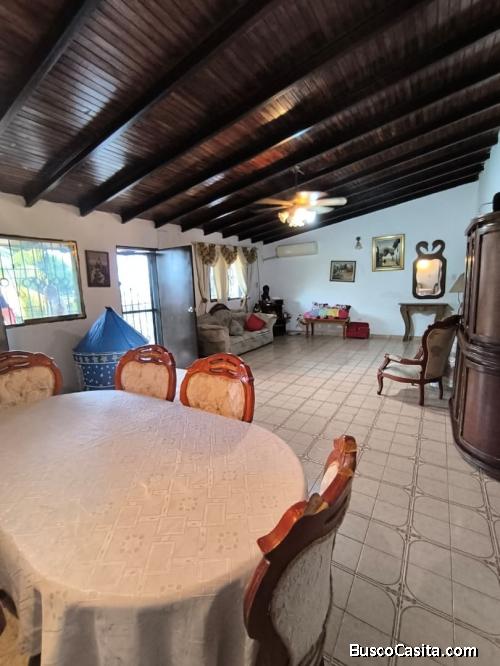 Casa-Granja con Piscina y Clima de Montaña en El Roble Cabudare