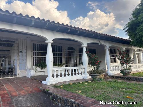 ¡Verla es Comprarla! Hermosa Casa Tipo Colonial, ubicada en Tocuyito Urbanización La Esperanza