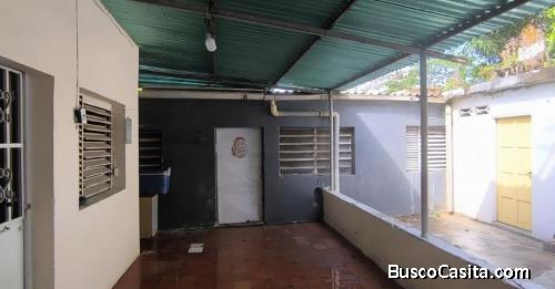 Oportunidad de Inversión en Naguanagua: Casa de 2 Niveles con Anexos en Bárbula