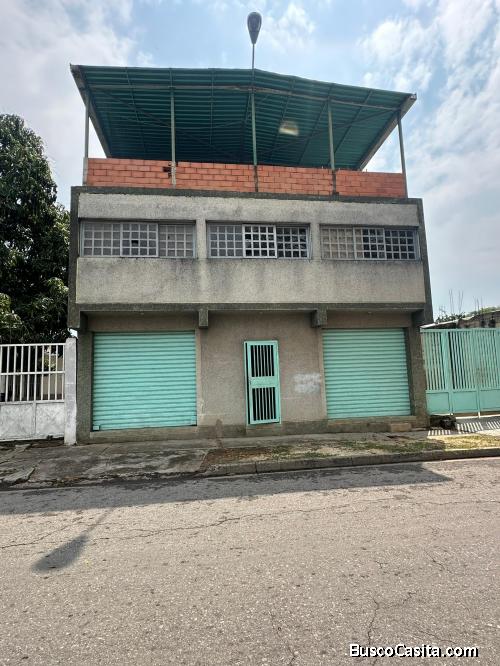 Tu Negocio en la Mejor Zona de Los Bucares: Casa de 3 Niveles con 5 Hab y Locales