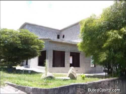 Se Vende Casa para diseñar a su gusto, ubicada en Naguanagua, Urbanización La Entrada I