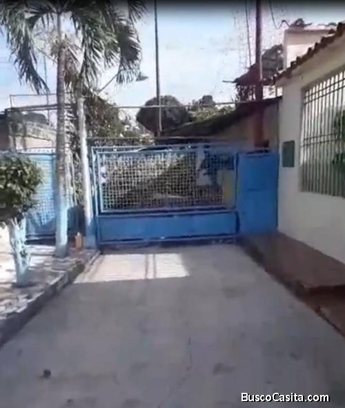 Casa con galpon en venta Yare 420 mts